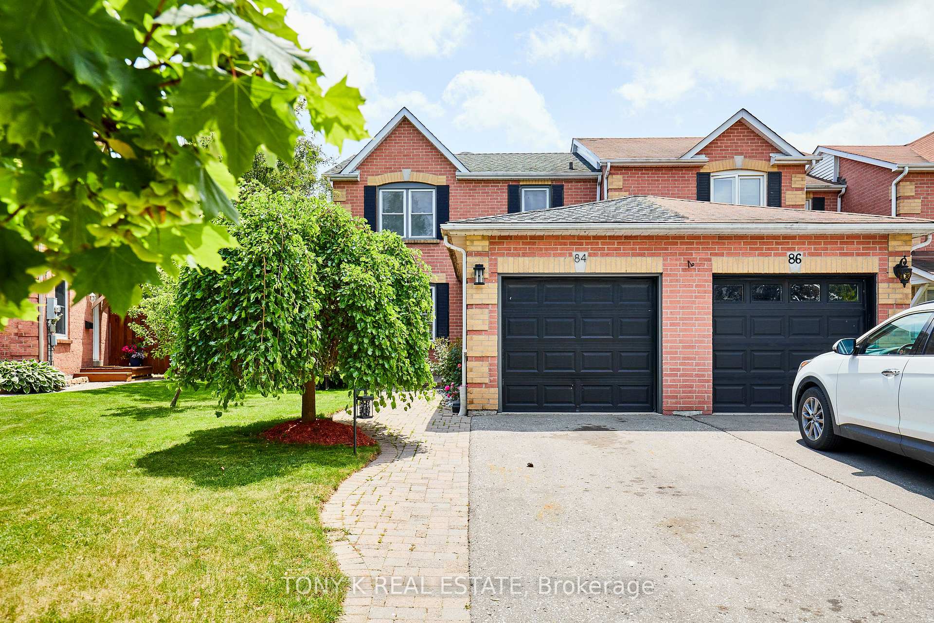 Front of 84 Hillhurst Crescent