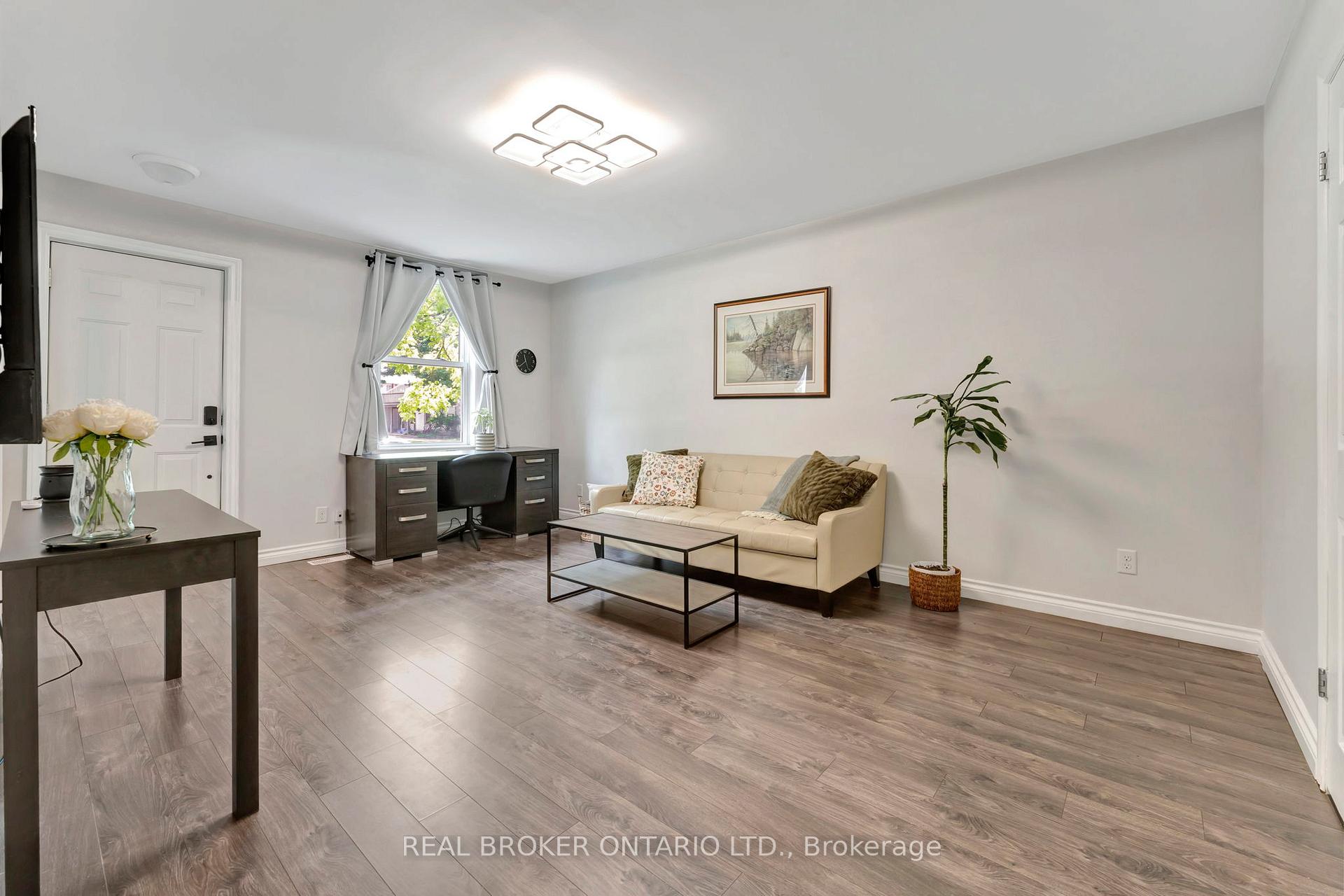 Photo 3 of 5 Maple Avenue N, Brant, Burford — HOMEH