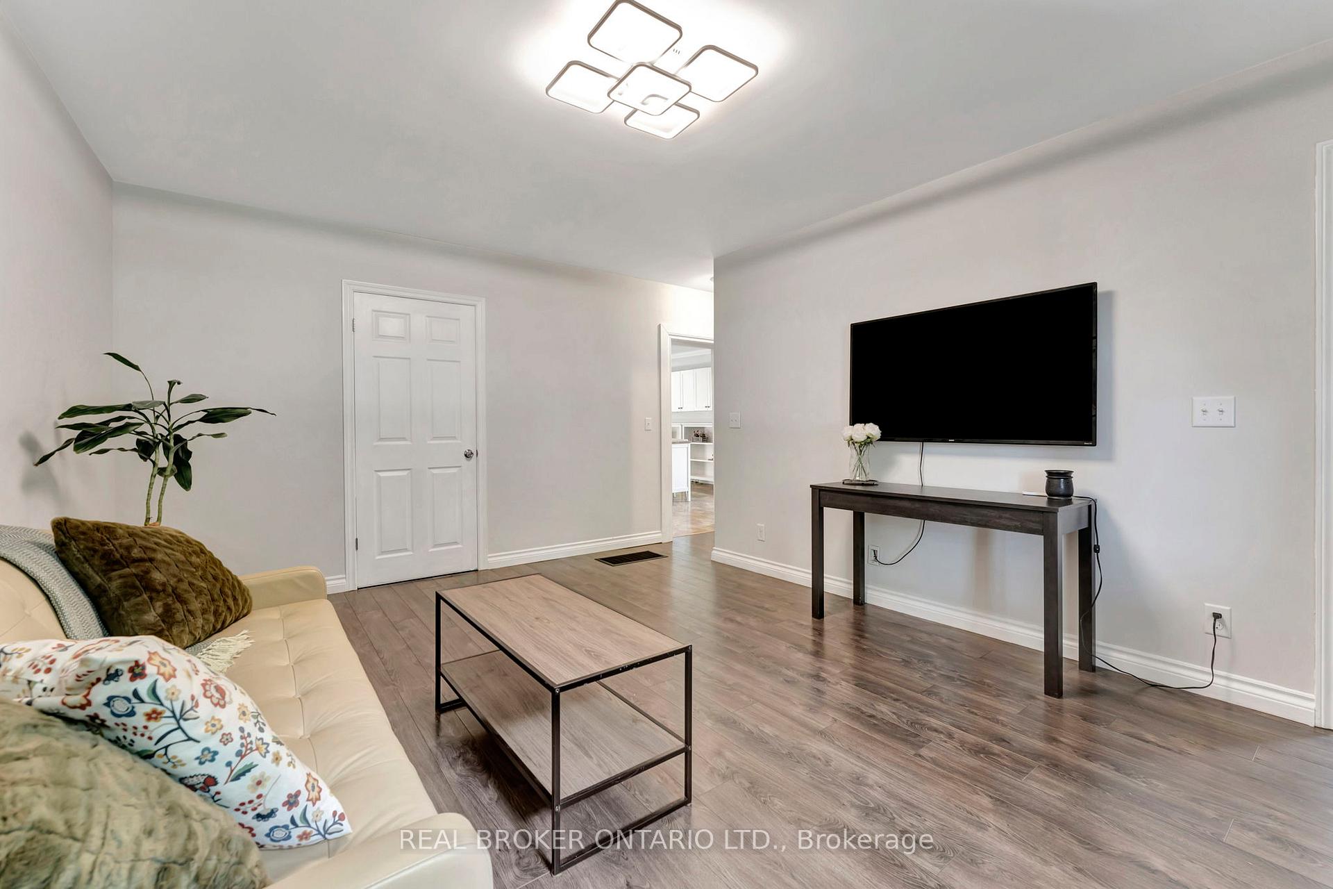 Photo 6 of 5 Maple Avenue N, Brant, Burford — HOMEH