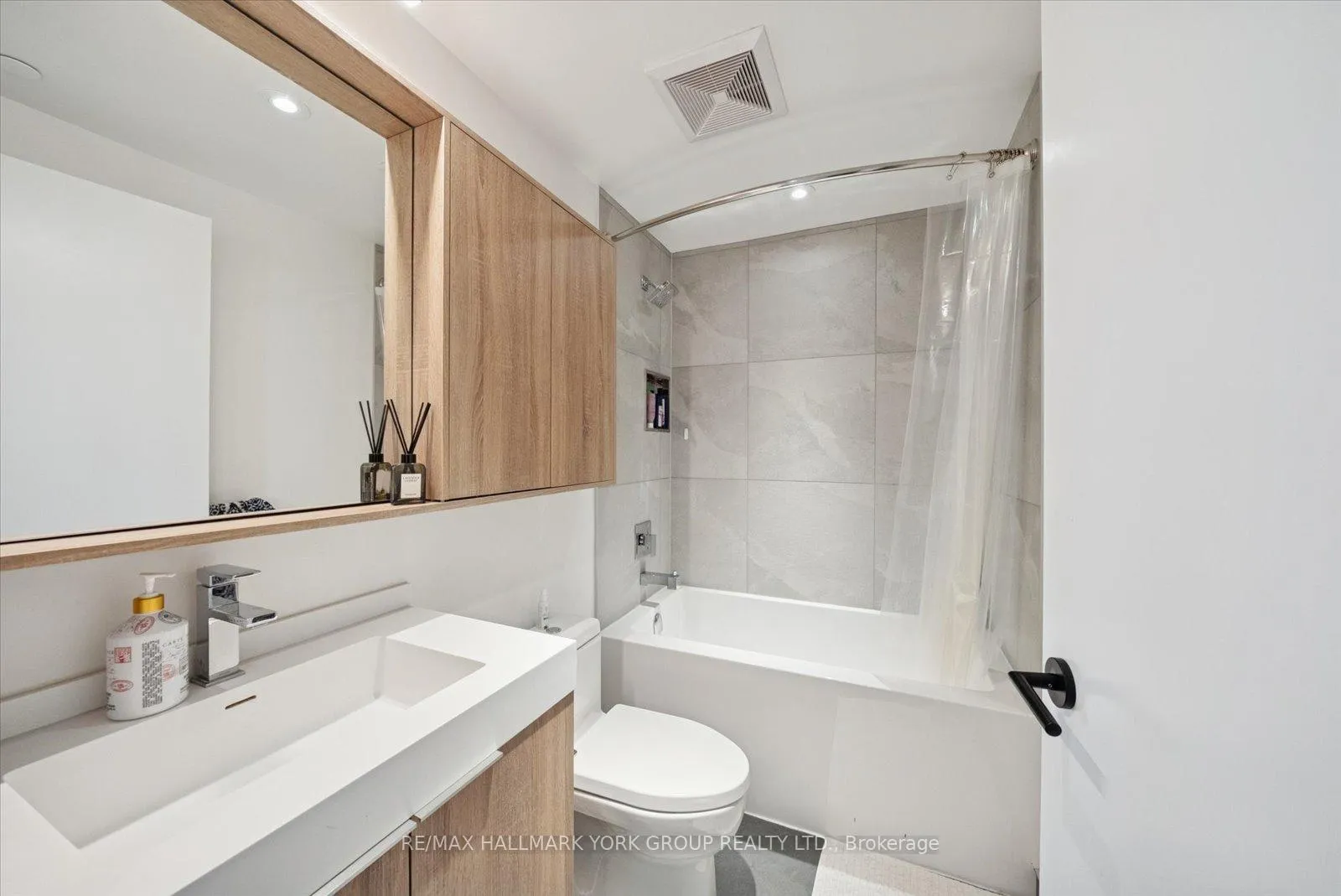 Photo 11 of Unit 1004, 151 Mill Street, Toronto, Waterfront Communities — HOMEH