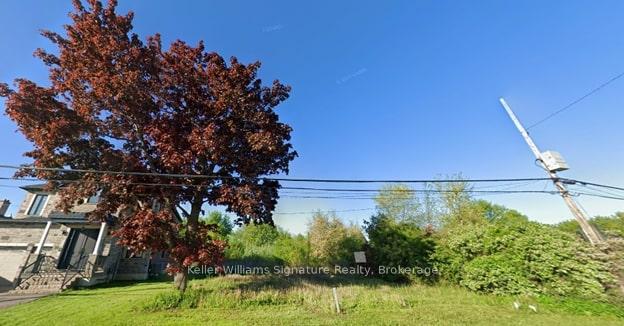 Front of 119 Highland Road W