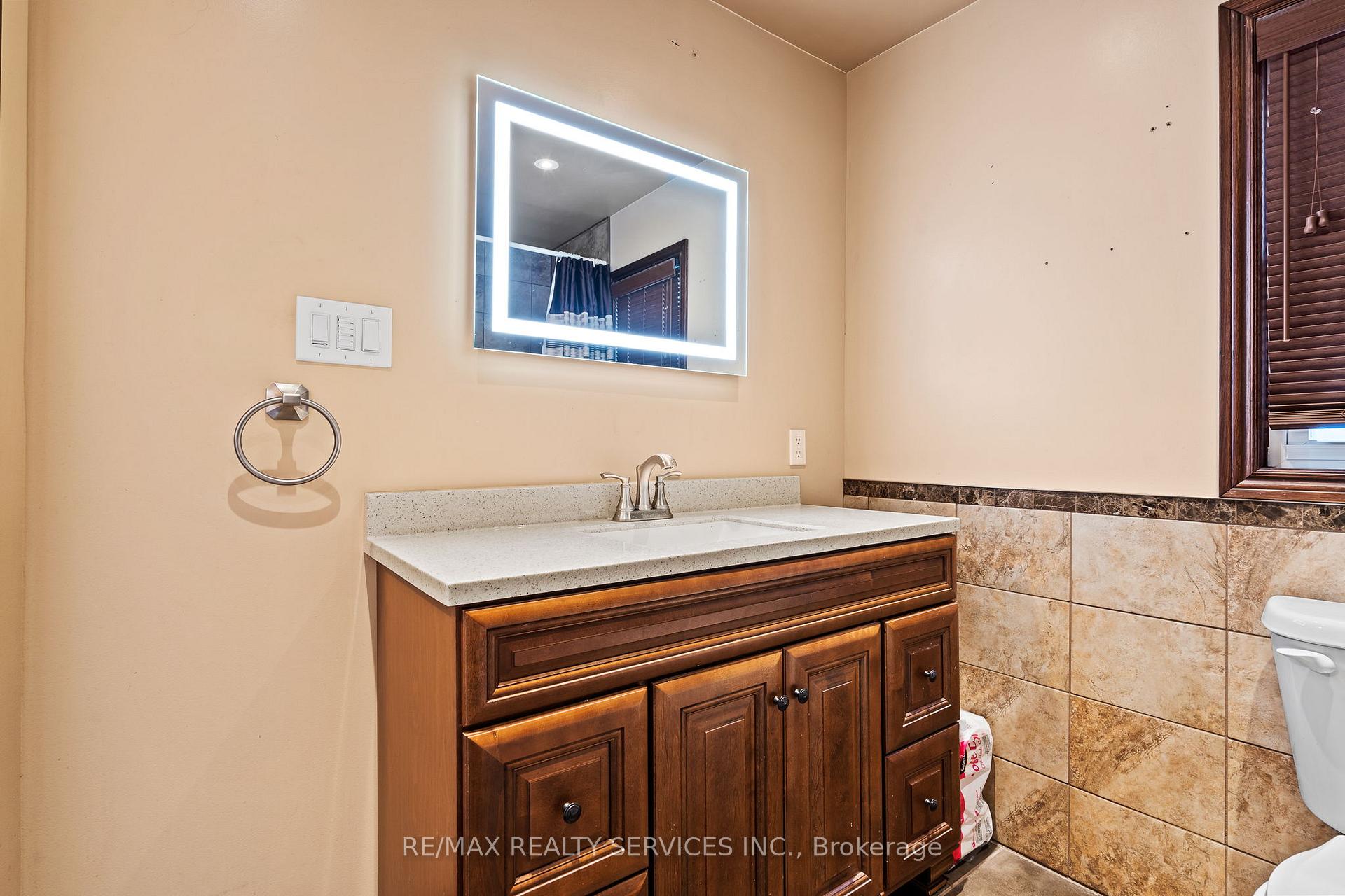 Photo 7 of 28 Alexandra Boulevard, St. Catharines, Secord Woods — HOMEH