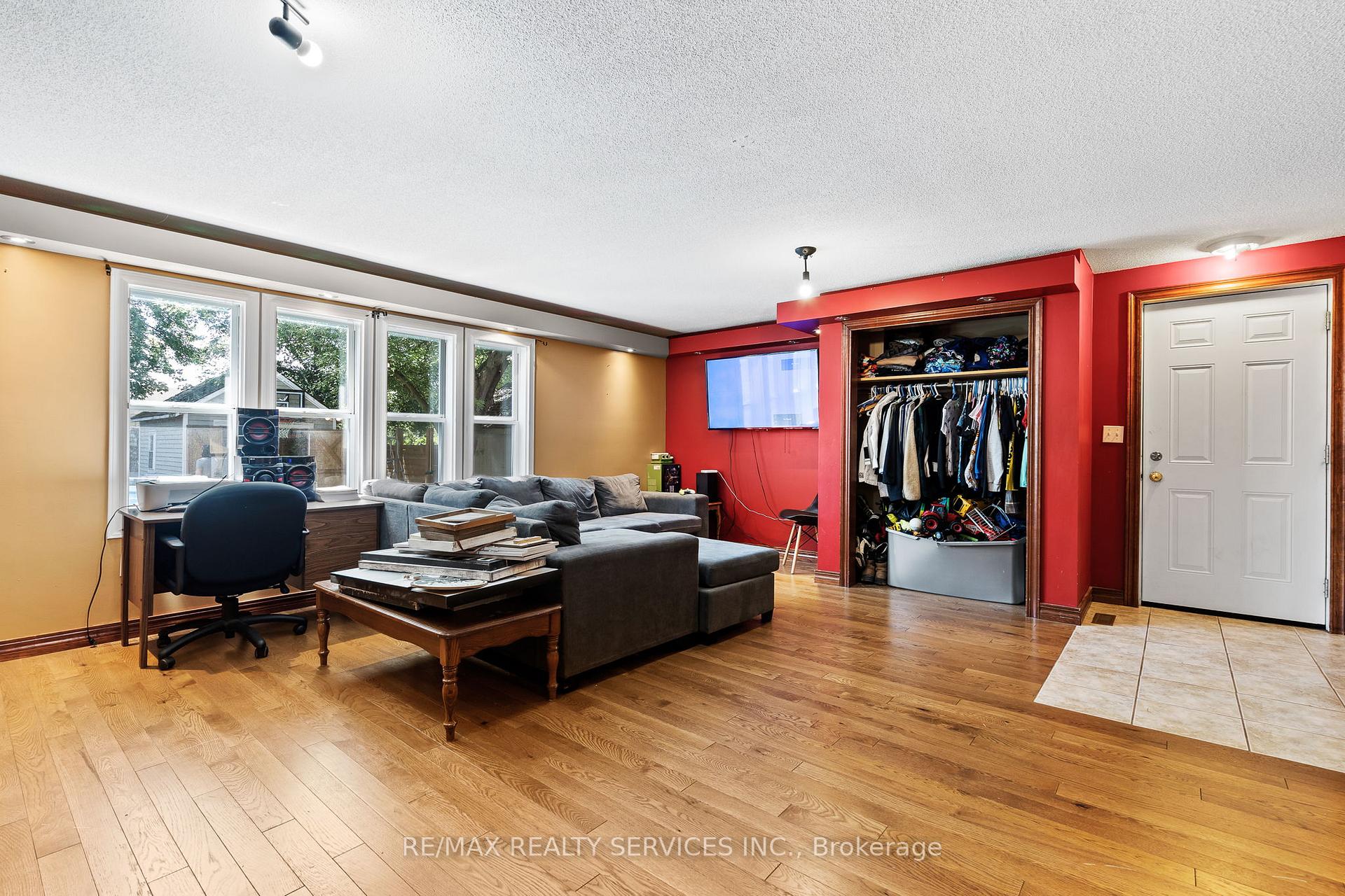 Photo 13 of 28 Alexandra Boulevard, St. Catharines, Secord Woods — HOMEH