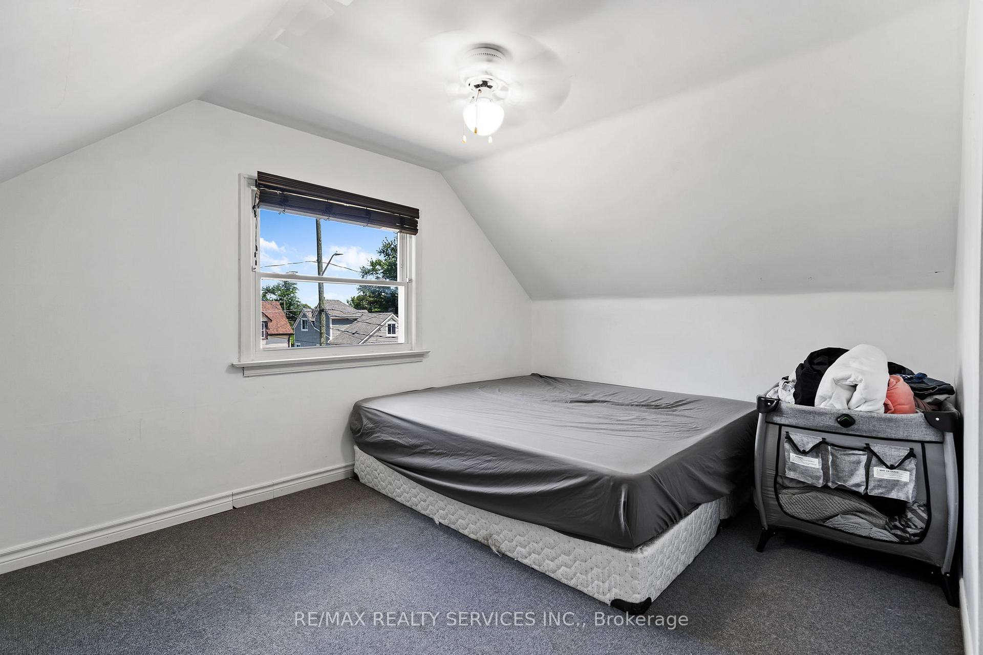 Photo 15 of 28 Alexandra Boulevard, St. Catharines, Secord Woods — HOMEH