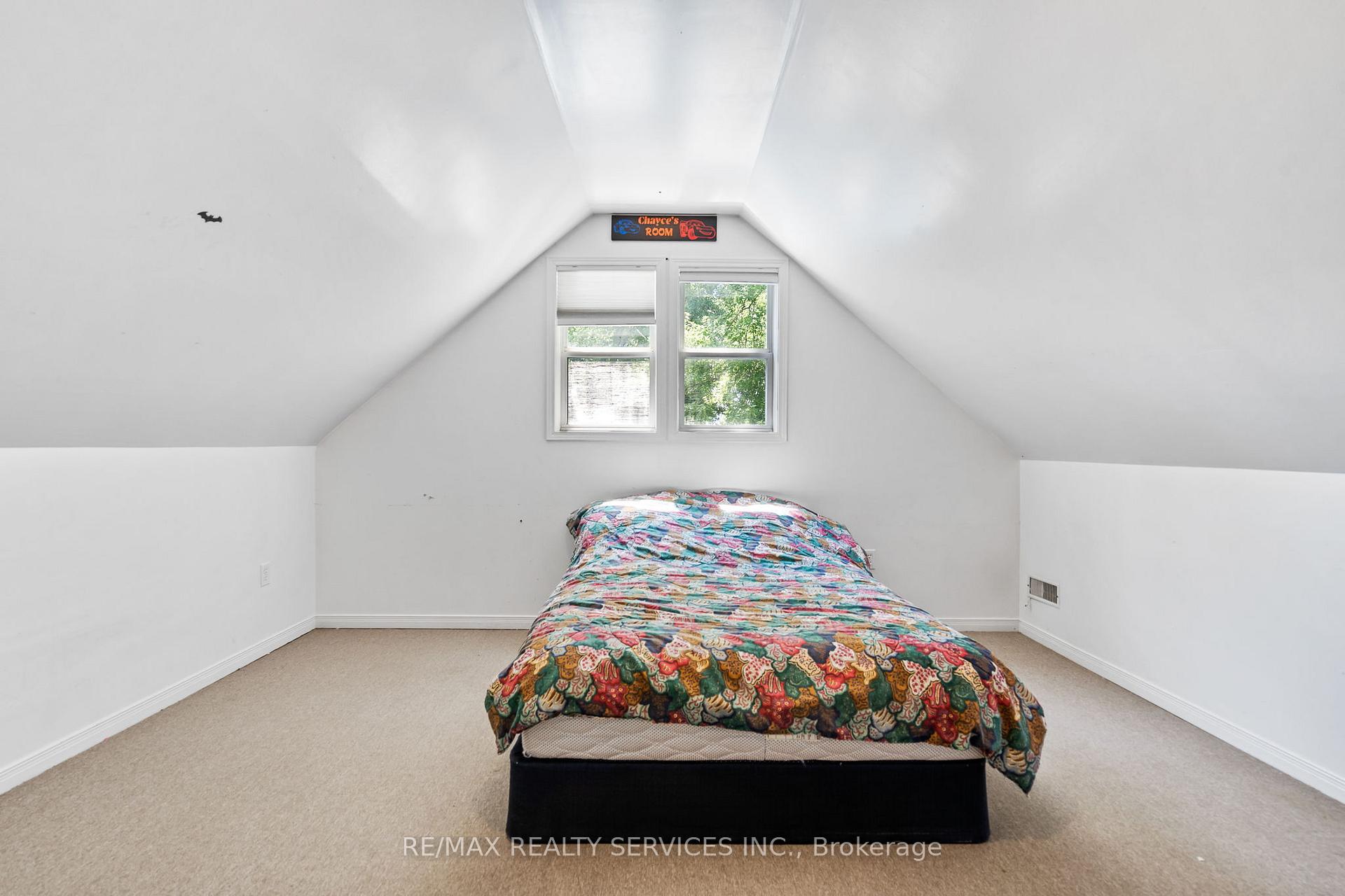 Photo 17 of 28 Alexandra Boulevard, St. Catharines, Secord Woods — HOMEH