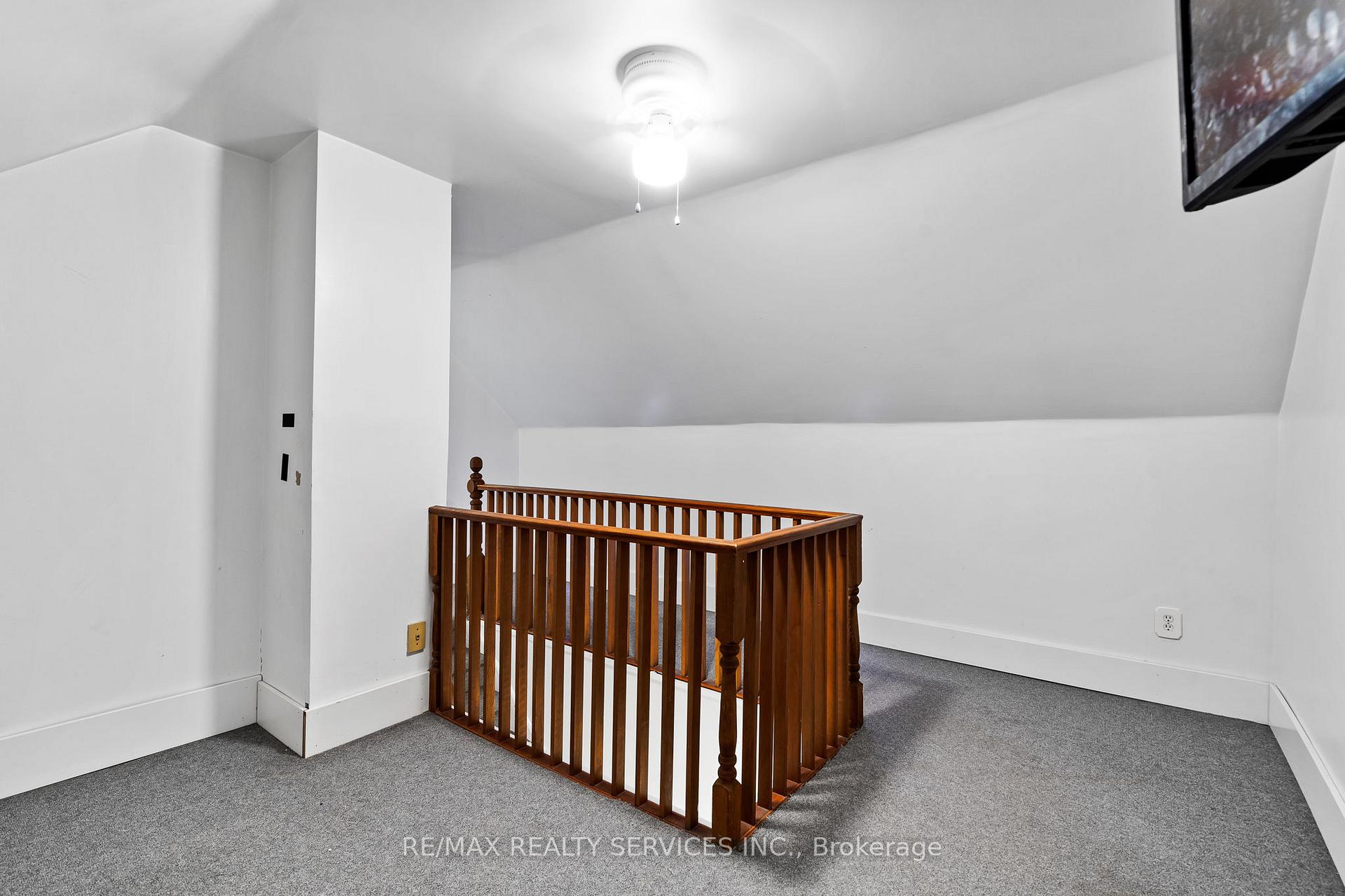 Photo 18 of 28 Alexandra Boulevard, St. Catharines, Secord Woods — HOMEH