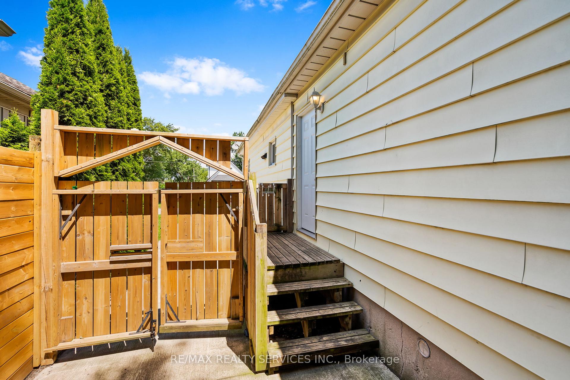Photo 20 of 28 Alexandra Boulevard, St. Catharines, Secord Woods — HOMEH