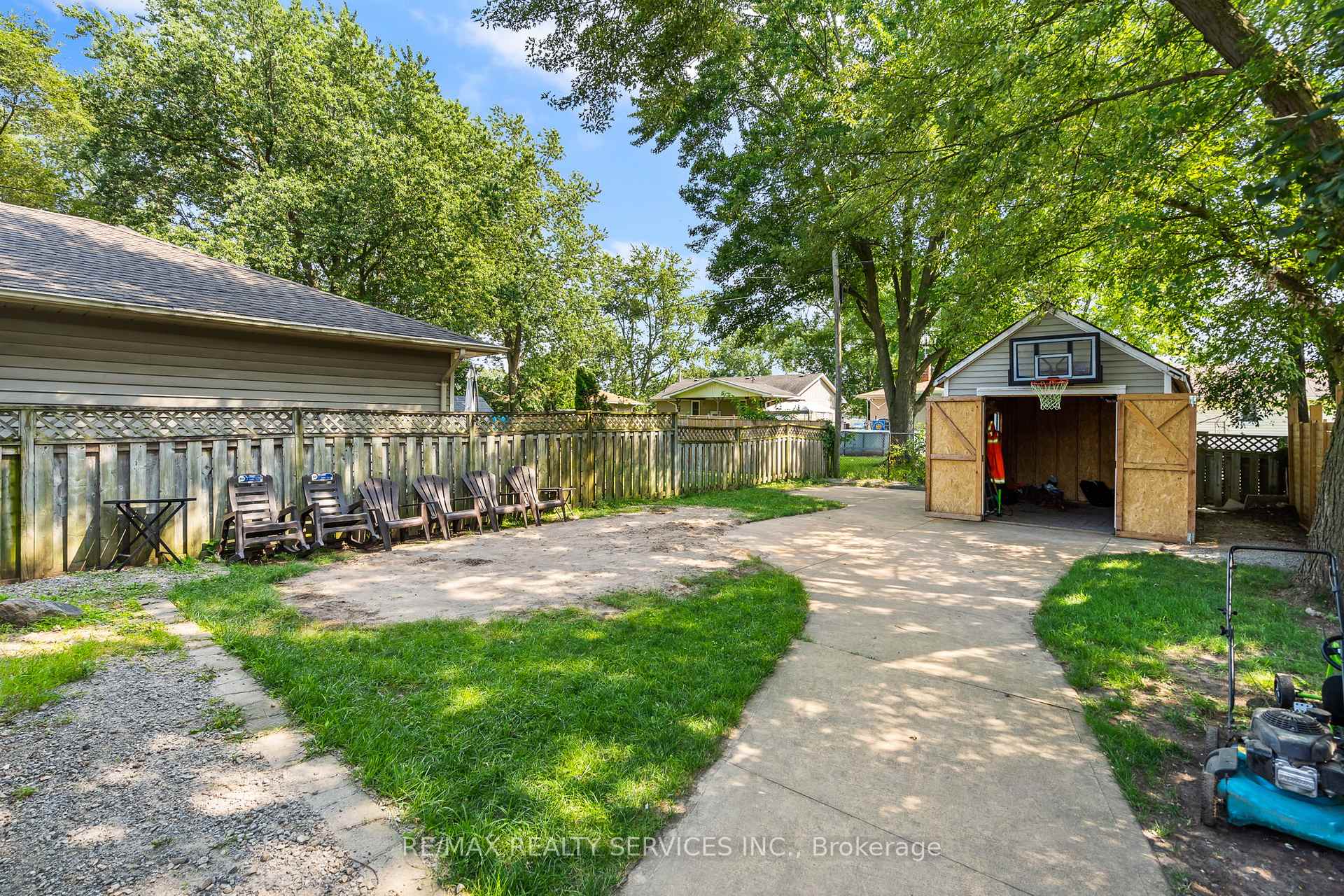 Photo 21 of 28 Alexandra Boulevard, St. Catharines, Secord Woods — HOMEH
