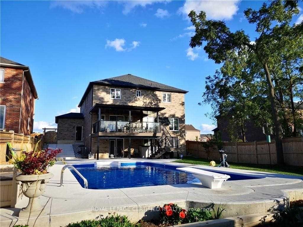 Front of 130 Kingsview Drive