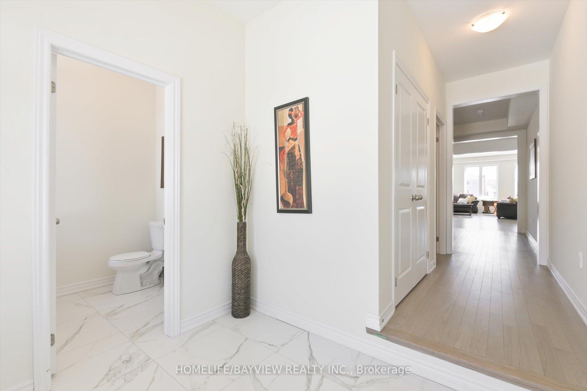 Photo 3 of 115 Halldorson Avenue, Aurora, Bayview Northeast — HOMEH