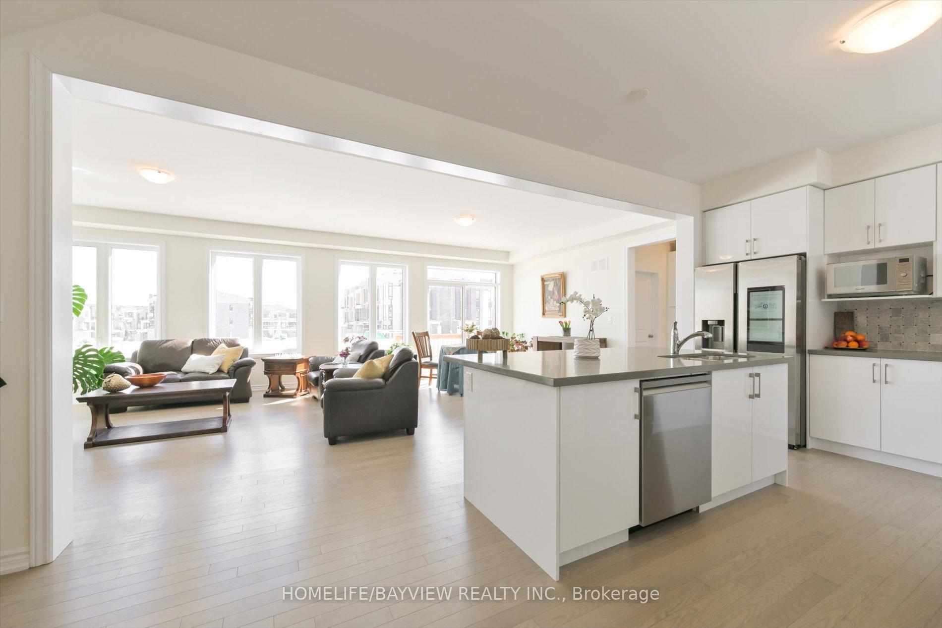 Photo 7 of 115 Halldorson Avenue, Aurora, Bayview Northeast — HOMEH