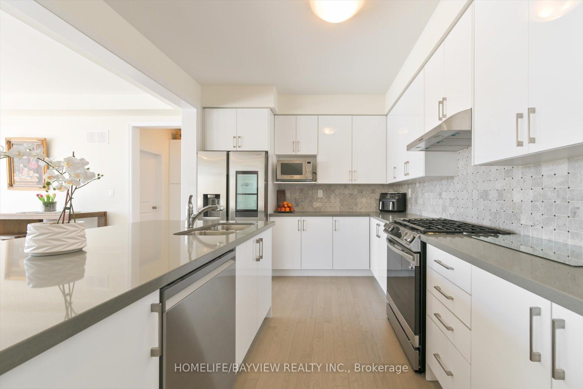 Photo 10 of 115 Halldorson Avenue, Aurora, Bayview Northeast — HOMEH