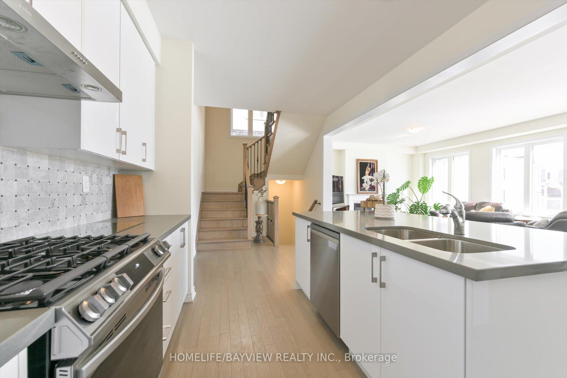 Photo 8 of 115 Halldorson Avenue, Aurora, Bayview Northeast — HOMEH