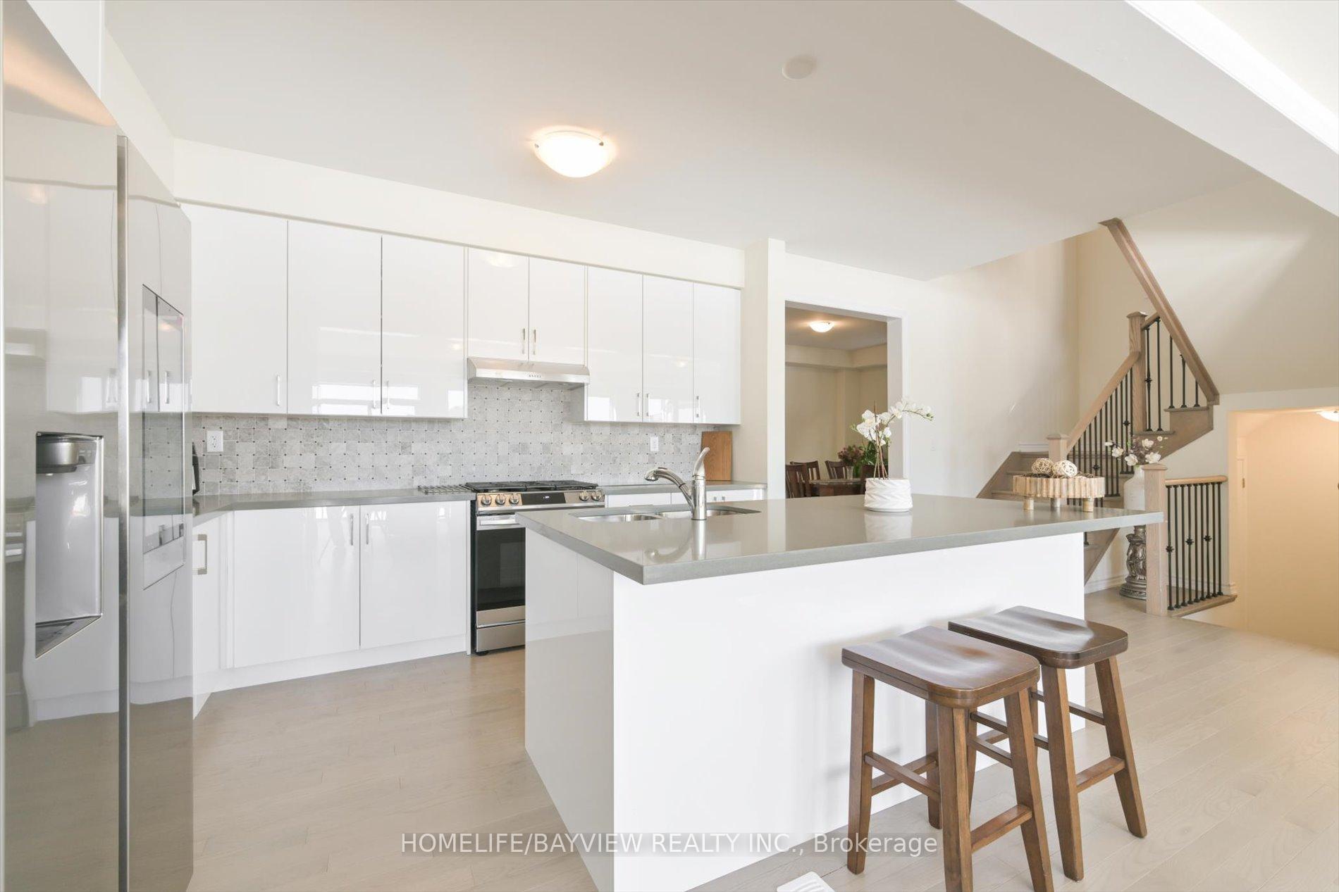 Photo 11 of 115 Halldorson Avenue, Aurora, Bayview Northeast — HOMEH