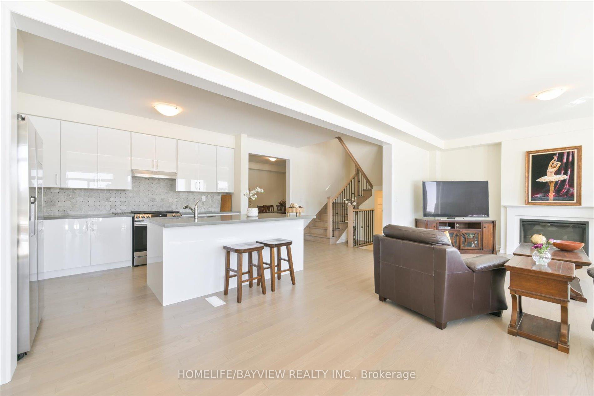 Photo 16 of 115 Halldorson Avenue, Aurora, Bayview Northeast — HOMEH