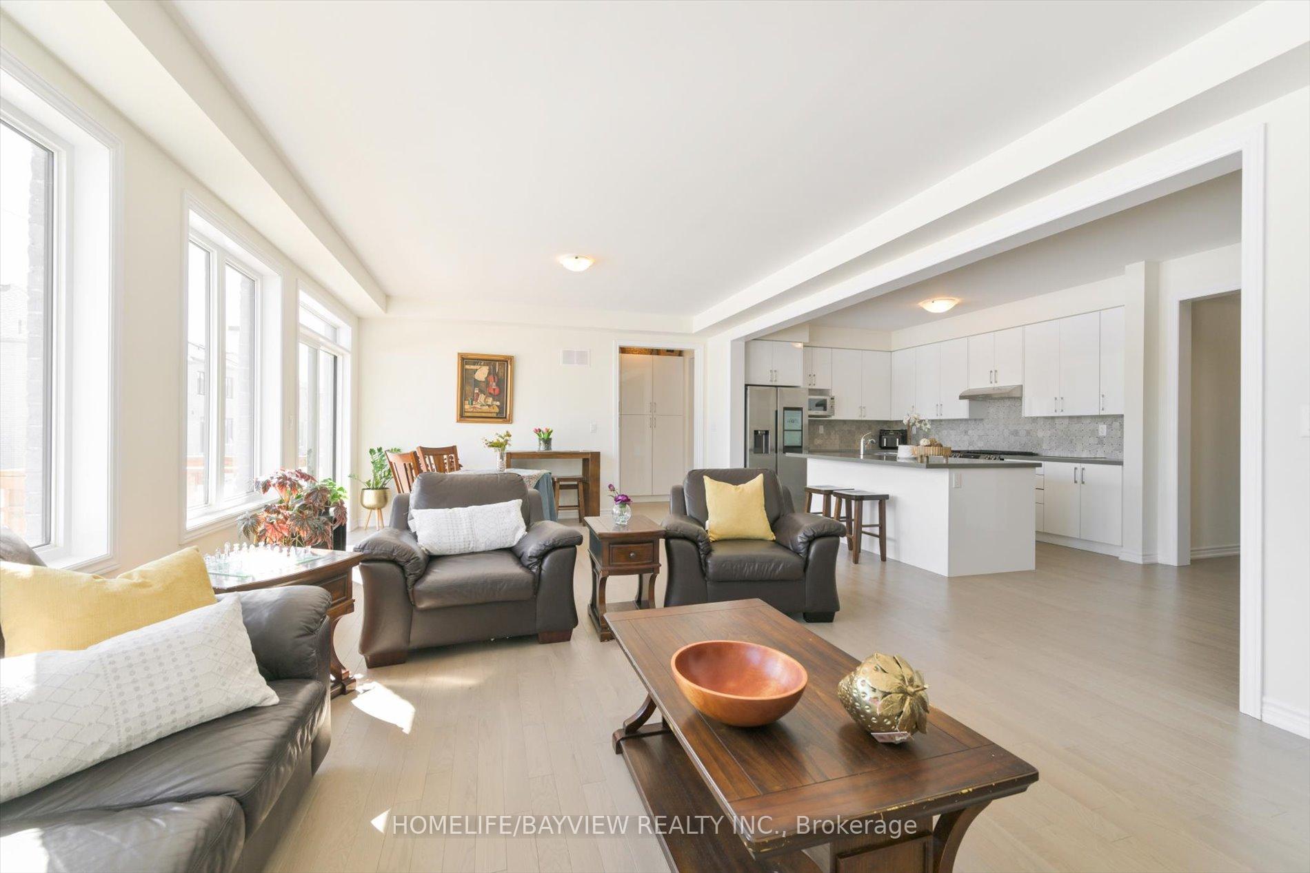 Photo 12 of 115 Halldorson Avenue, Aurora, Bayview Northeast — HOMEH