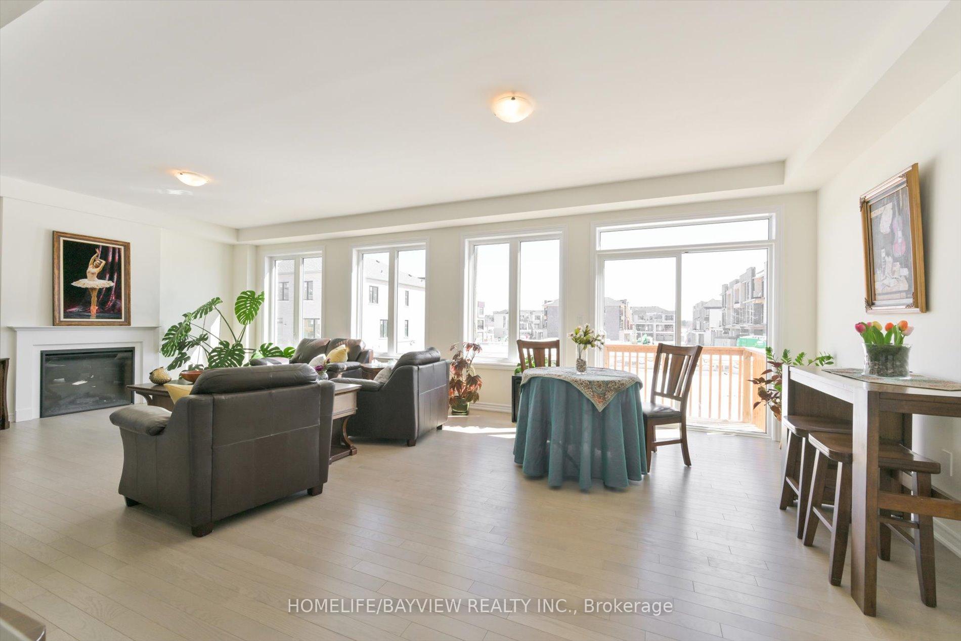Photo 13 of 115 Halldorson Avenue, Aurora, Bayview Northeast — HOMEH