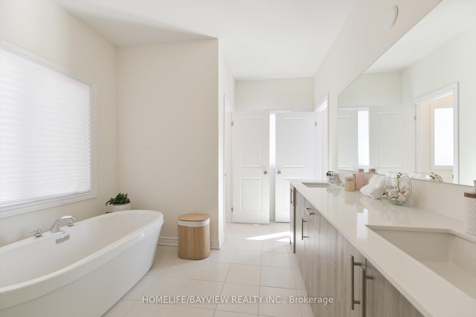 Photo 29 of 115 Halldorson Avenue, Aurora, Bayview Northeast — HOMEH