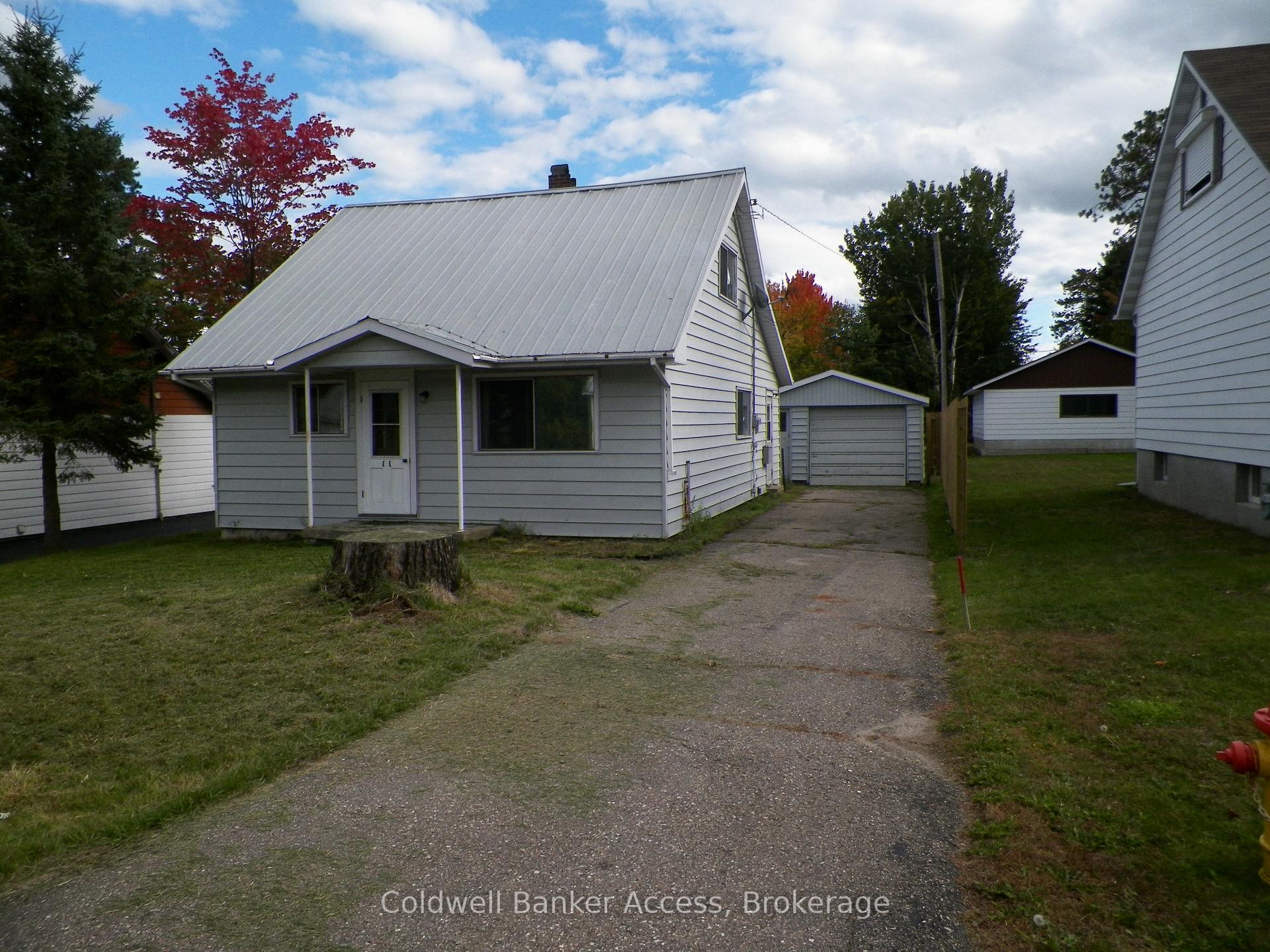 Photo 7 of 11 Laurentian Street, Deep River — HOMEH