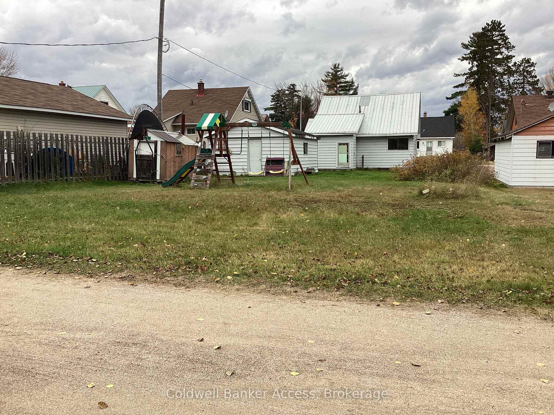 Photo 27 of 11 Laurentian Street, Deep River — HOMEH