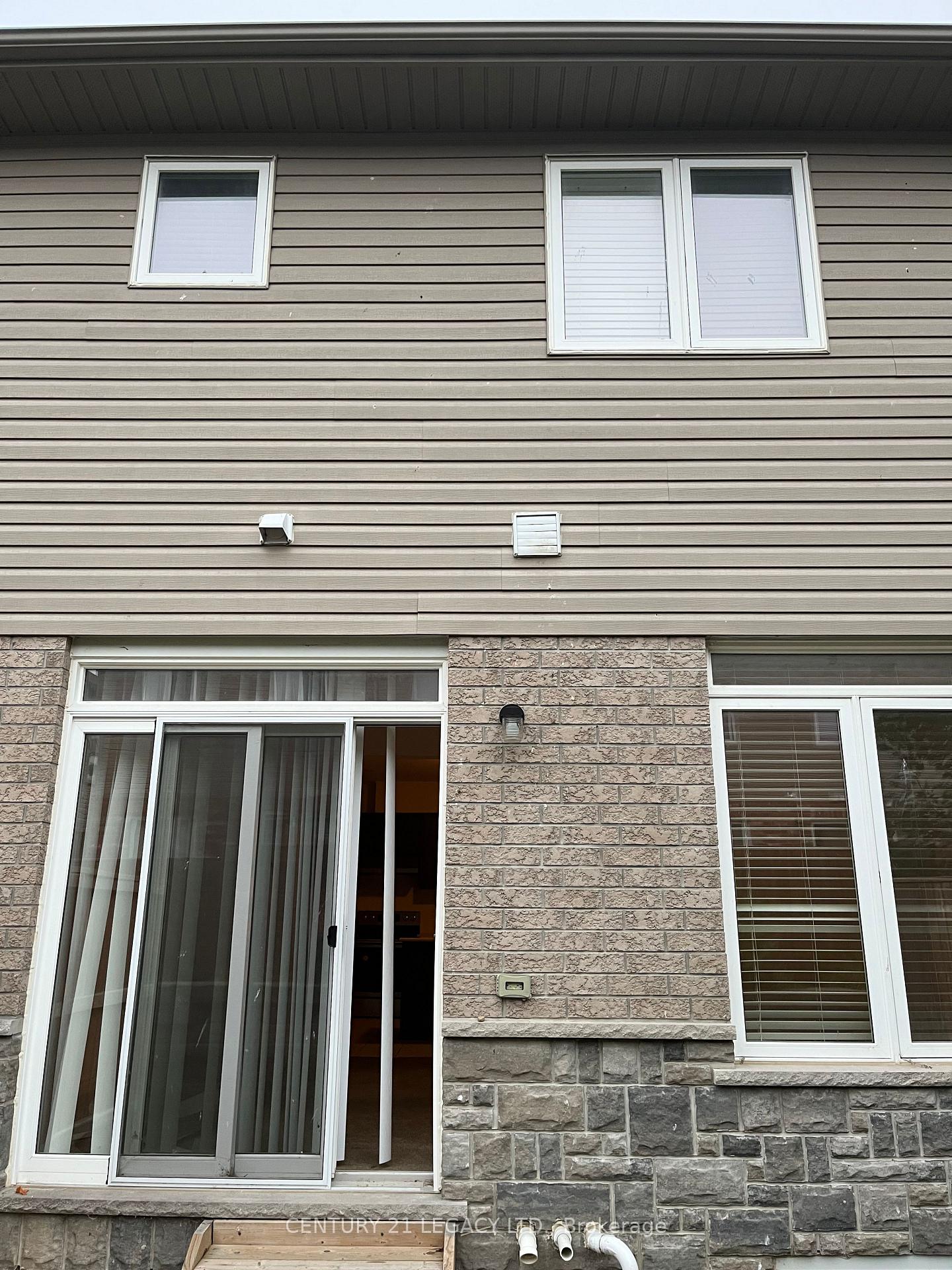 Photo 2 of Unit 16, 9 Amos Drive, Guelph, Kortright East — HOMEH