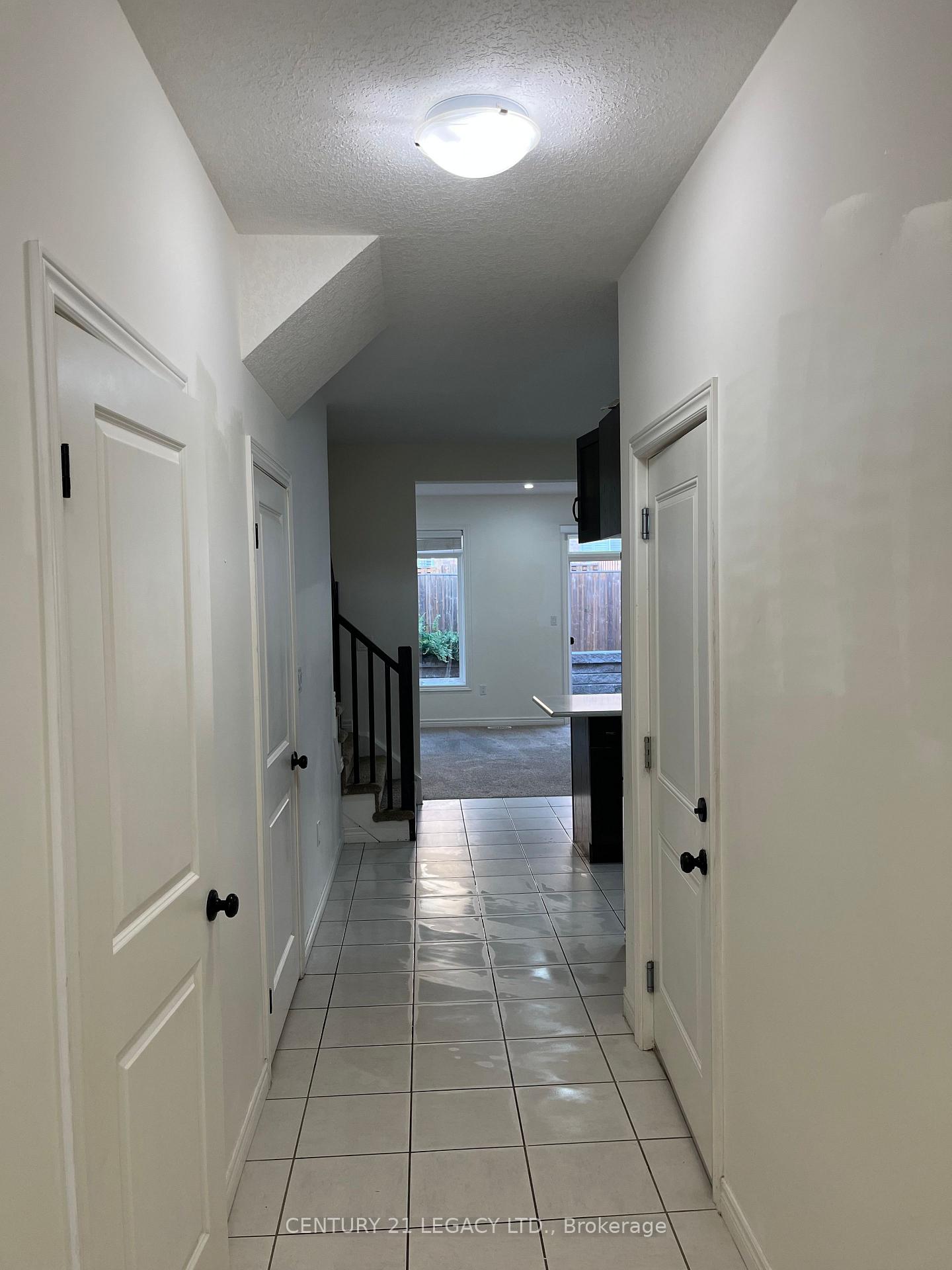 Photo 5 of Unit 16, 9 Amos Drive, Guelph, Kortright East — HOMEH