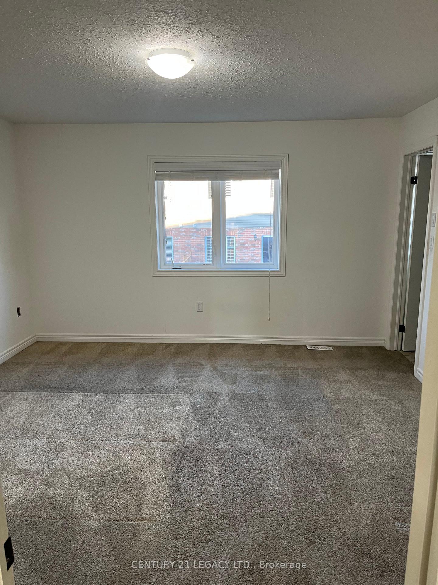 Photo 10 of Unit 16, 9 Amos Drive, Guelph, Kortright East — HOMEH