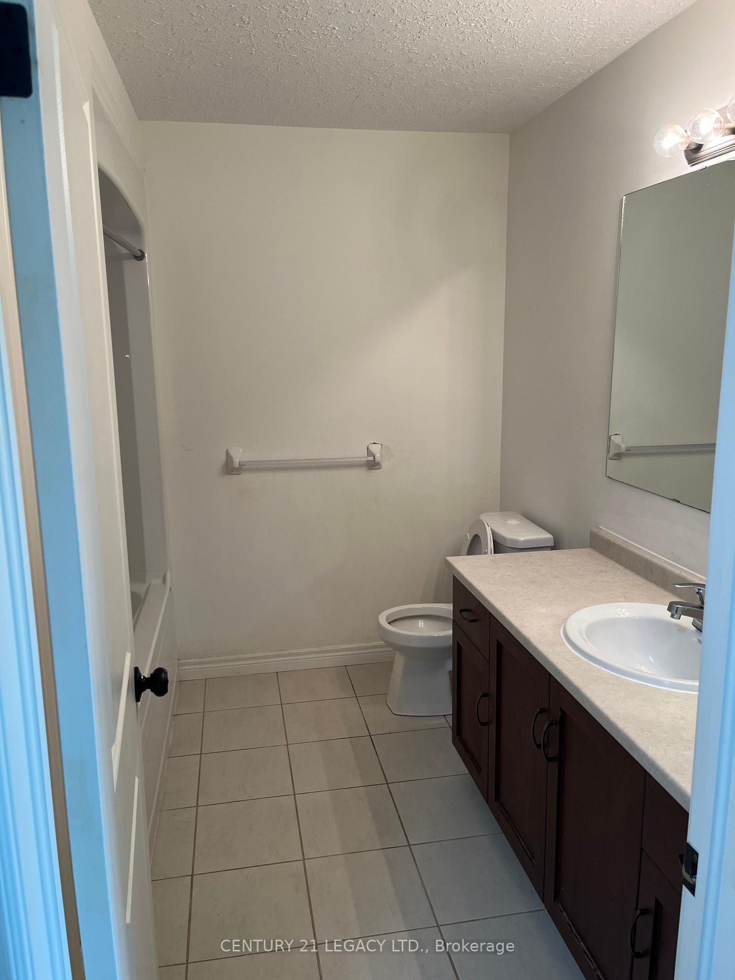 Photo 12 of Unit 16, 9 Amos Drive, Guelph, Kortright East — HOMEH