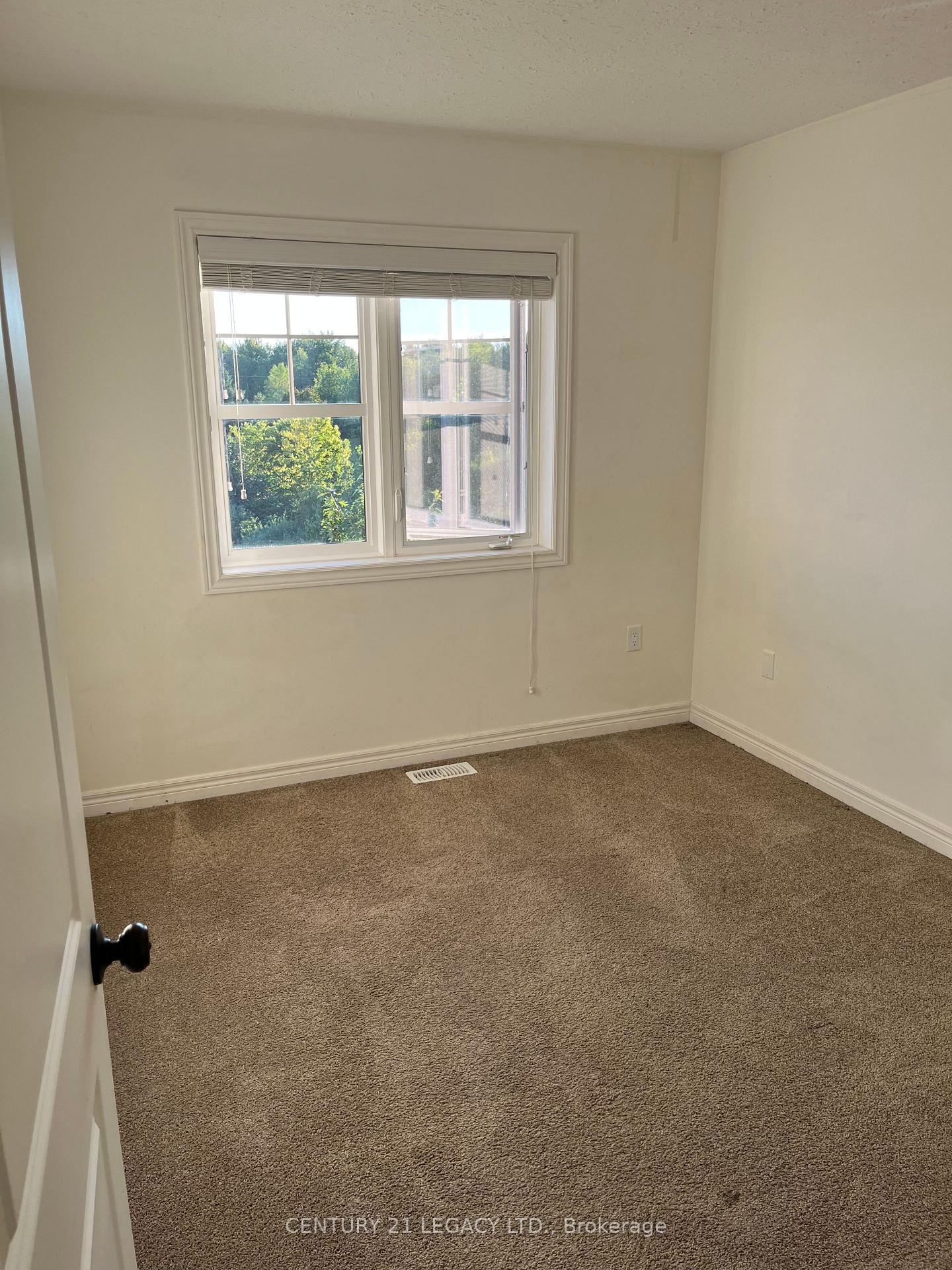 Photo 14 of Unit 16, 9 Amos Drive, Guelph, Kortright East — HOMEH