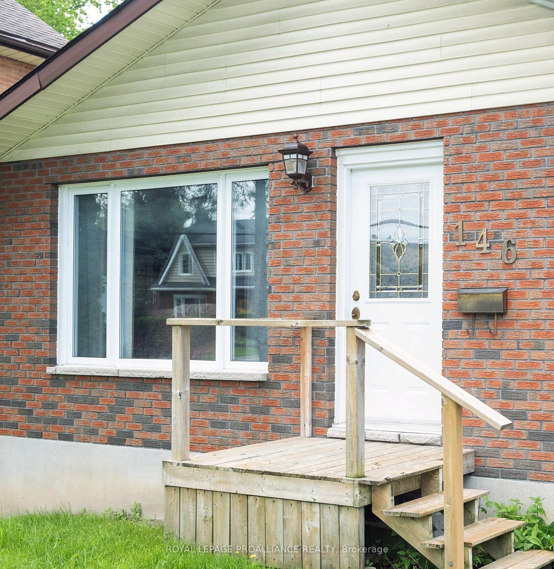 Photo 2 of 146 Albert Street, Belleville, Belleville Ward — HOMEH