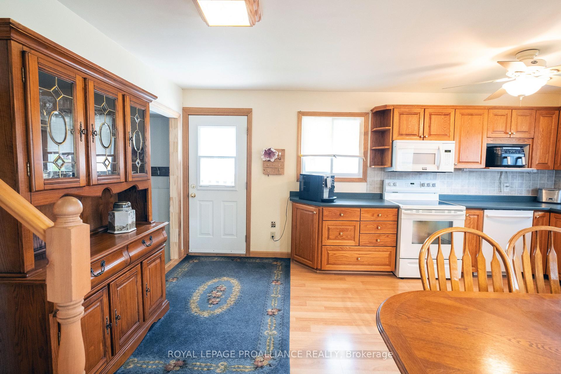 Photo 8 of 146 Albert Street, Belleville, Belleville Ward — HOMEH