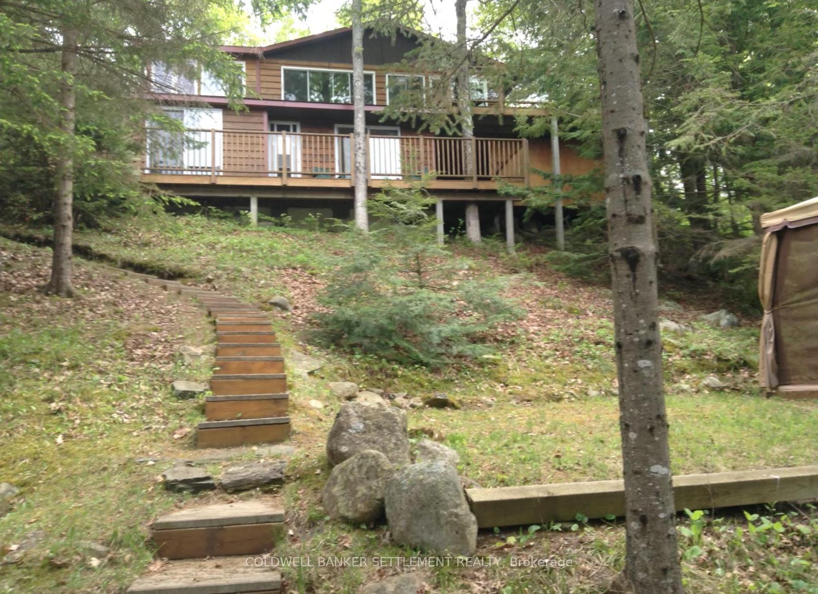 Front of 1136C Northview Lane