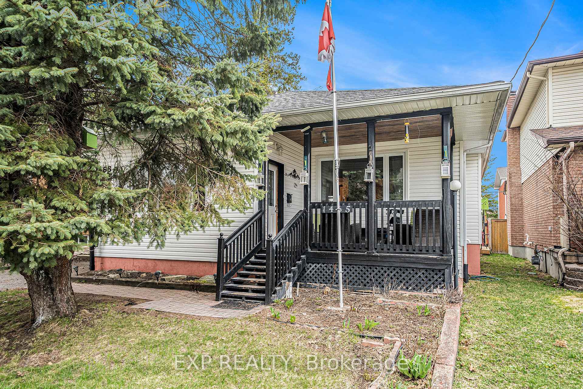 Front of 1465 Queensdale Avenue