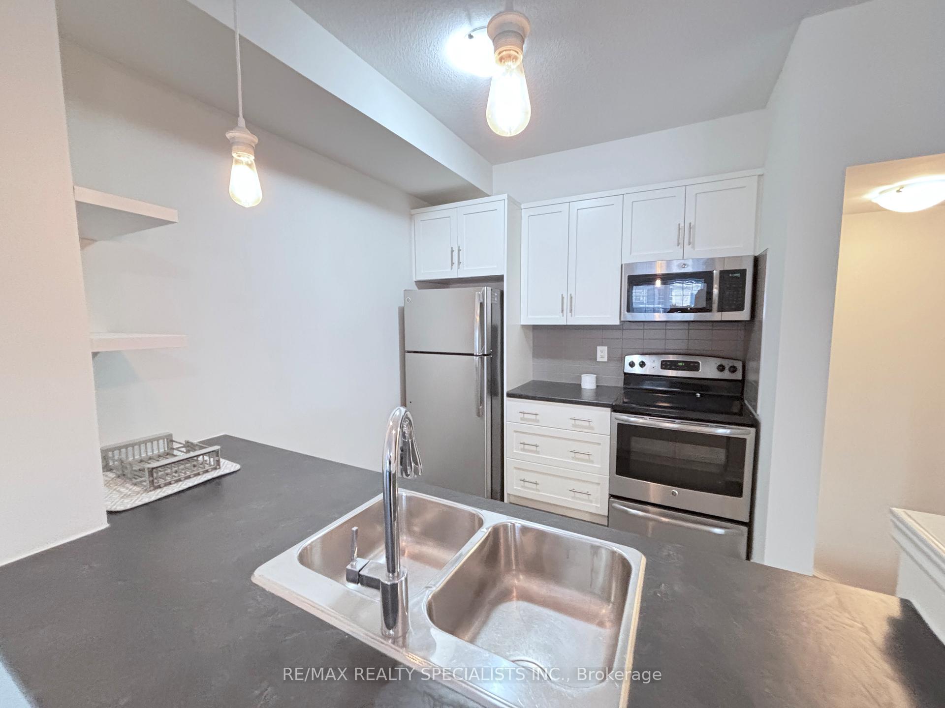 Photo 7 of Unit 17, 215 Dundas Street E, Hamilton, Waterdown — HOMEH