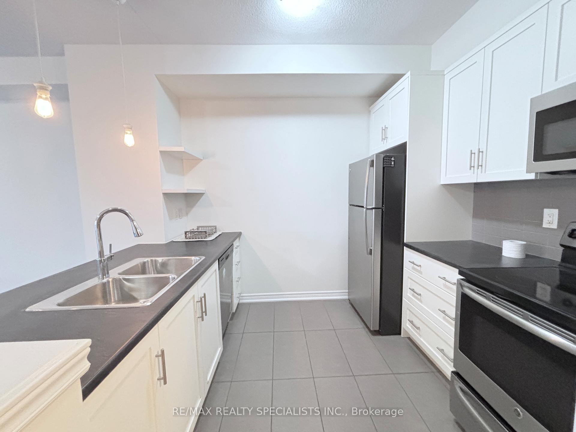 Photo 8 of Unit 17, 215 Dundas Street E, Hamilton, Waterdown — HOMEH