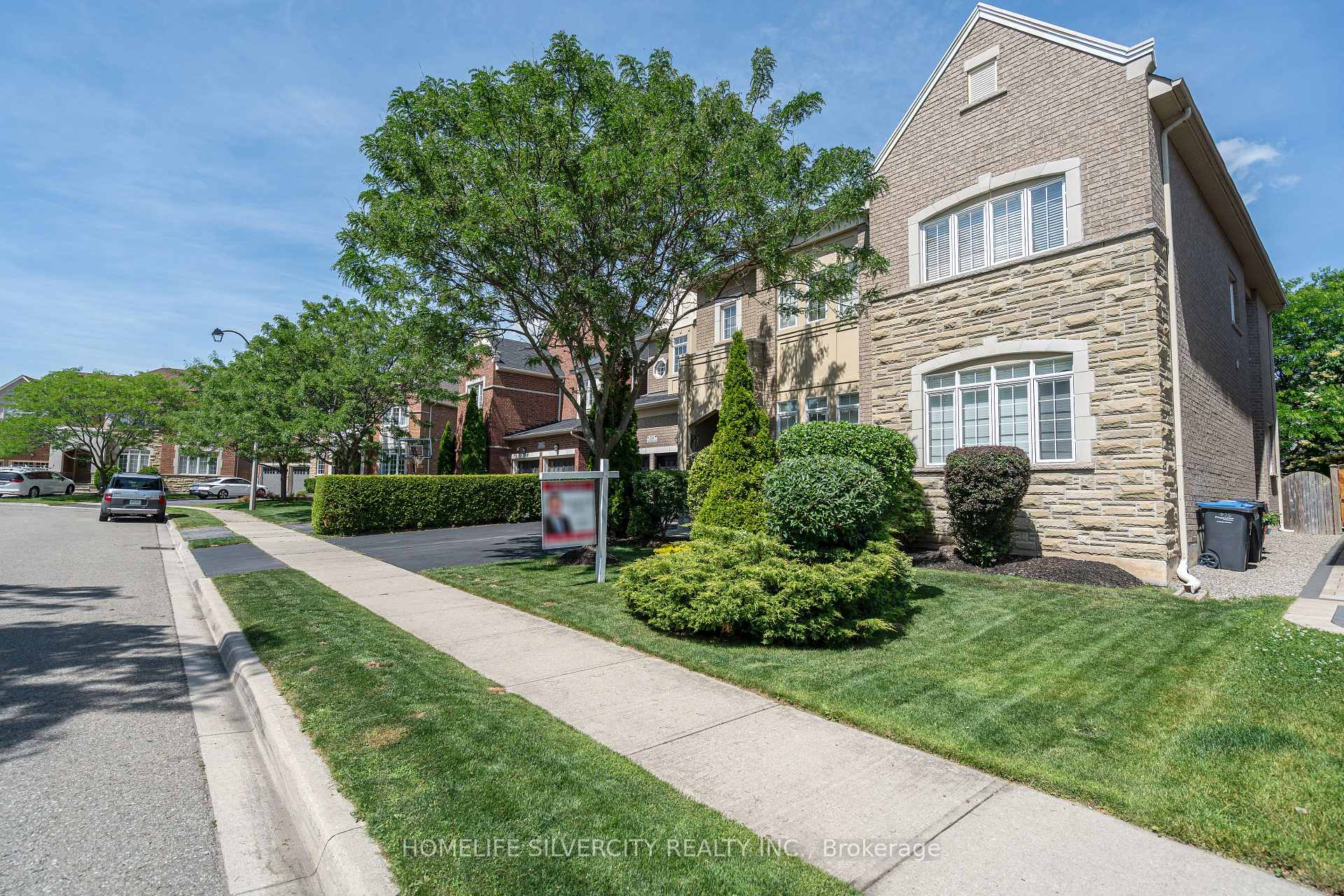 Photo 6 of 26 Jacob Brill Crescent, Brampton, Bram West — HOMEH