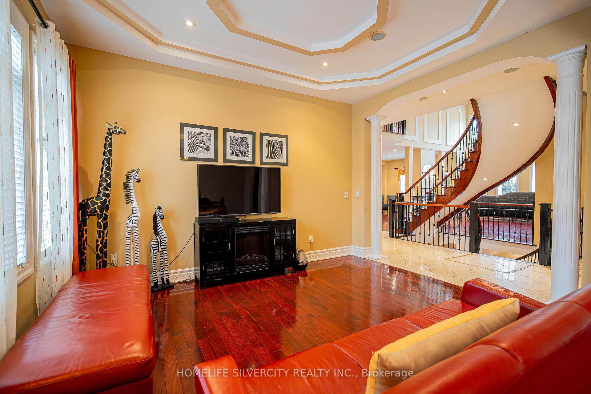 Photo 3 of 26 Jacob Brill Crescent, Brampton, Bram West — HOMEH