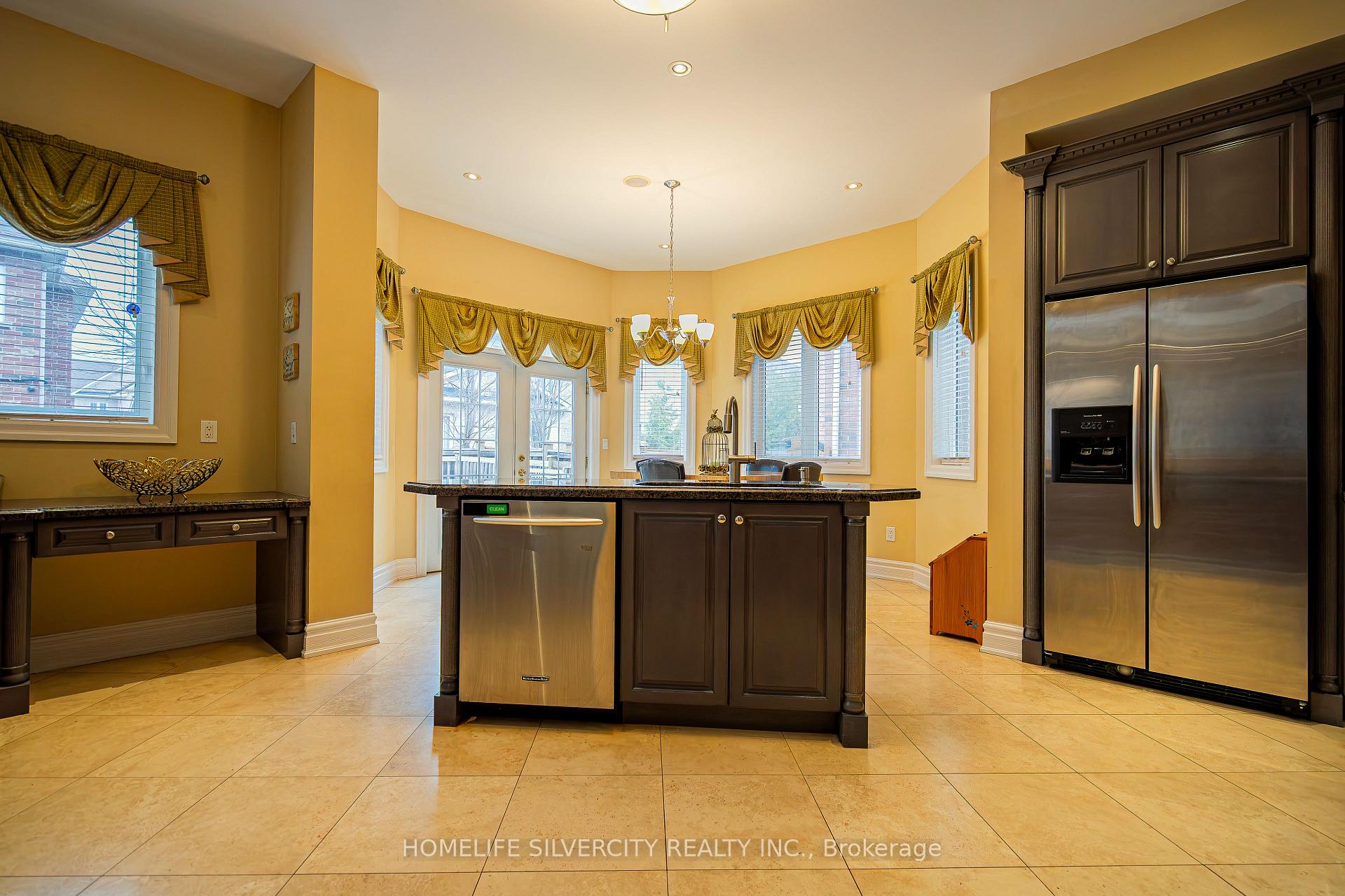 Photo 13 of 26 Jacob Brill Crescent, Brampton, Bram West — HOMEH