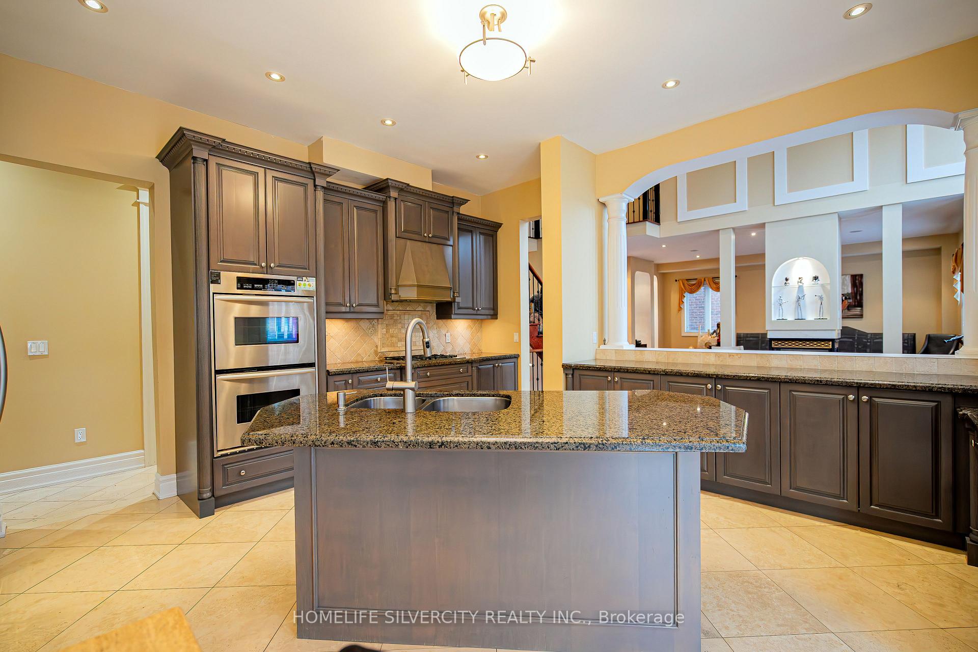 Photo 4 of 26 Jacob Brill Crescent, Brampton, Bram West — HOMEH