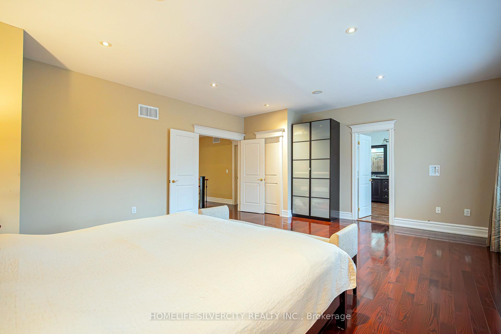 Photo 11 of 26 Jacob Brill Crescent, Brampton, Bram West — HOMEH