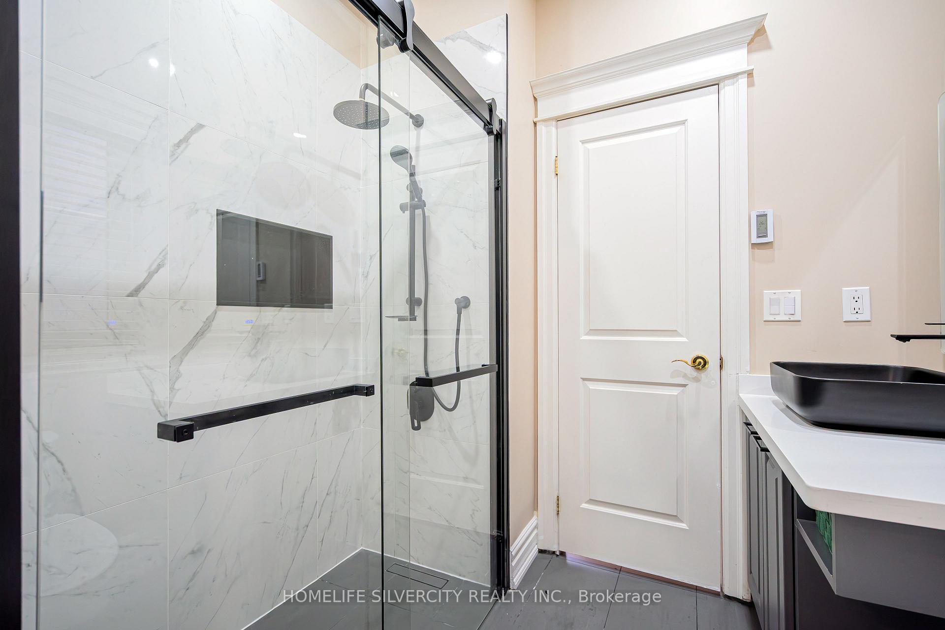 Photo 5 of 26 Jacob Brill Crescent, Brampton, Bram West — HOMEH