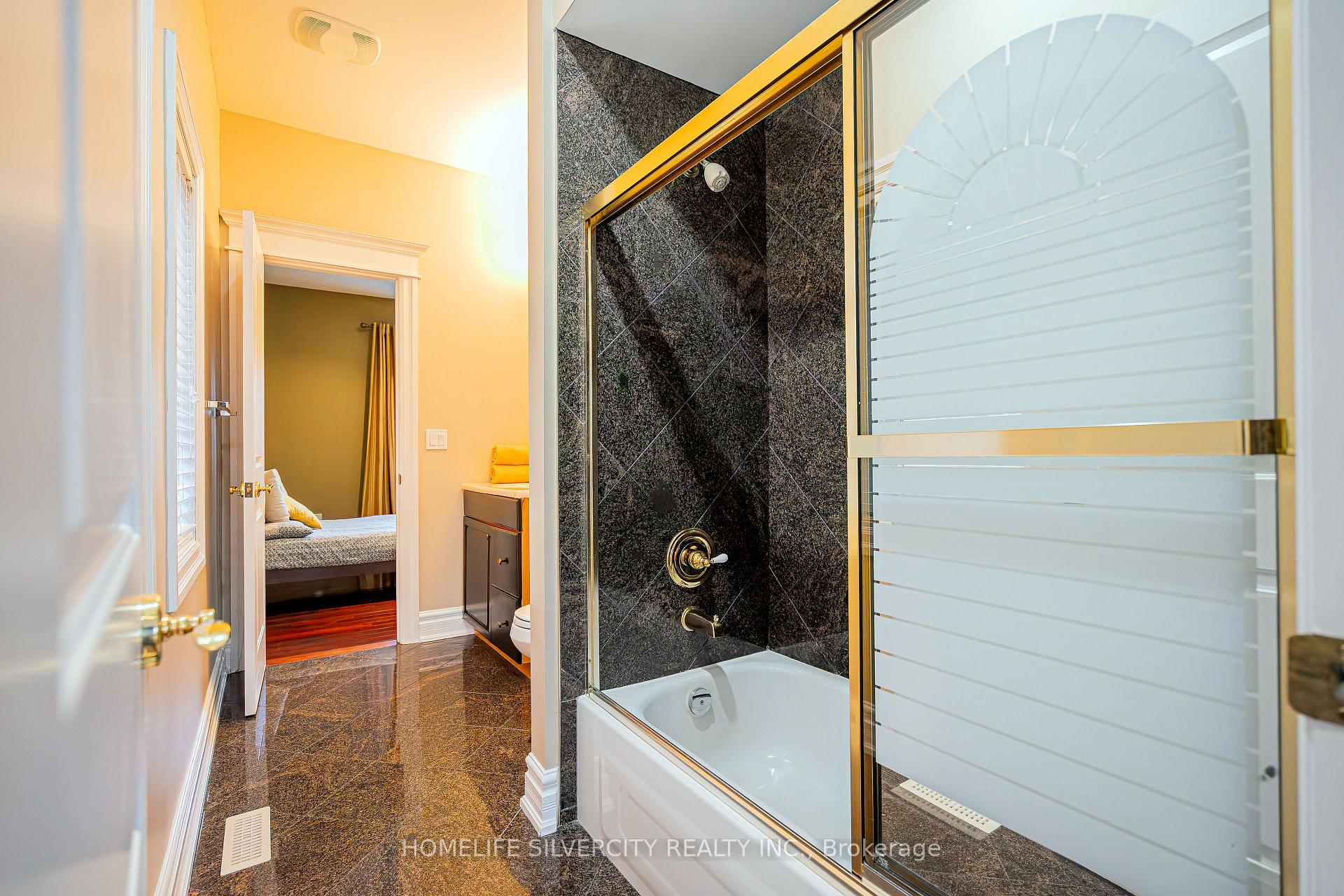 Photo 32 of 26 Jacob Brill Crescent, Brampton, Bram West — HOMEH