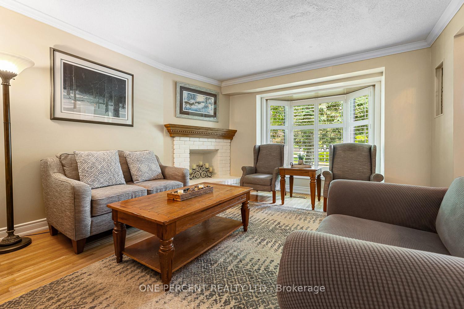 Photo 8 of 103 Royal Palm Drive, Brampton, Heart Lake East — HOMEH