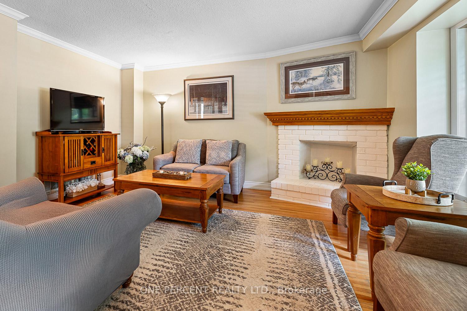 Photo 9 of 103 Royal Palm Drive, Brampton, Heart Lake East — HOMEH
