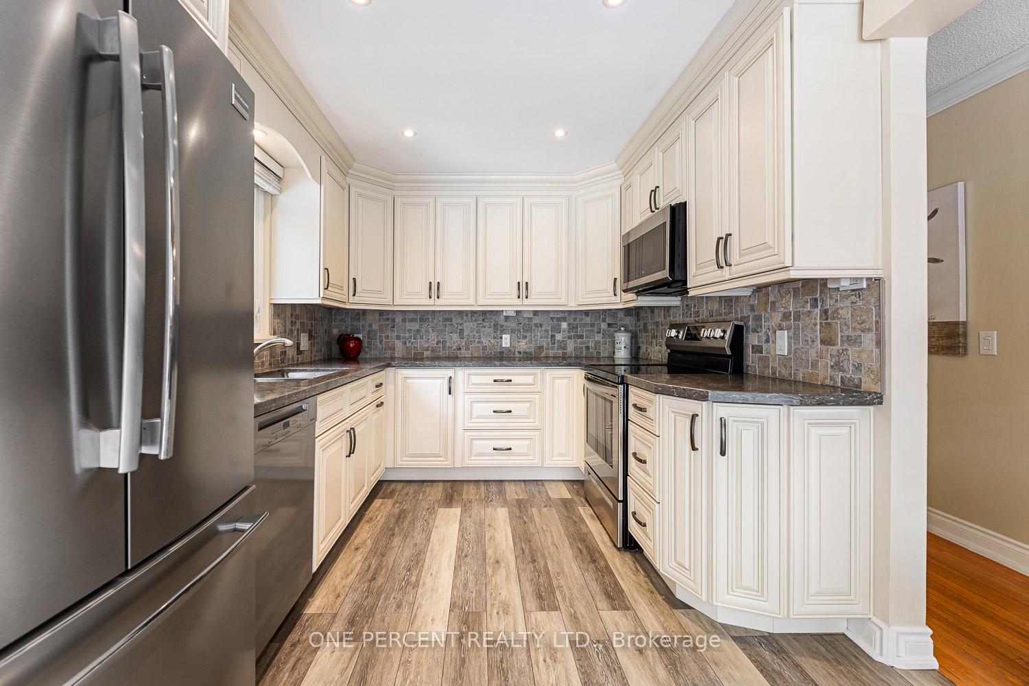 Photo 13 of 103 Royal Palm Drive, Brampton, Heart Lake East — HOMEH