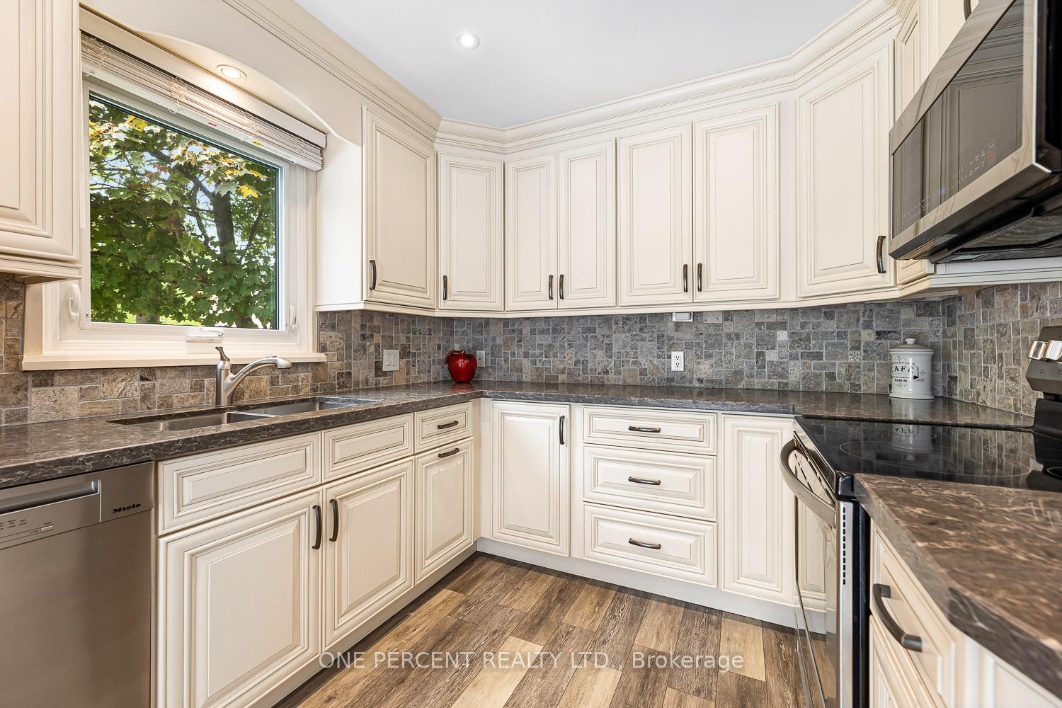 Photo 14 of 103 Royal Palm Drive, Brampton, Heart Lake East — HOMEH