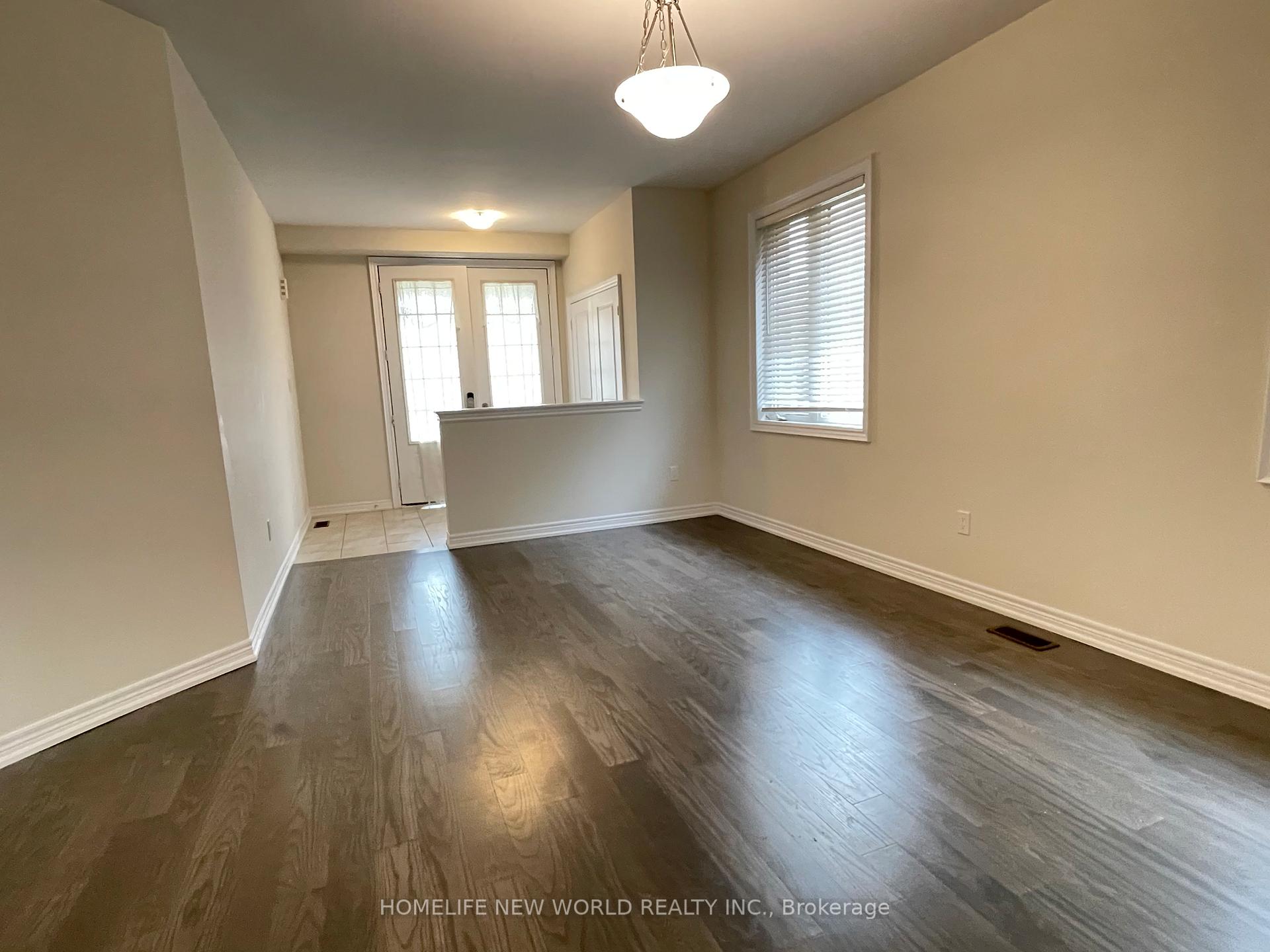 Photo 2 of 256 Conklin Crescent, Aurora, Rural Aurora — HOMEH