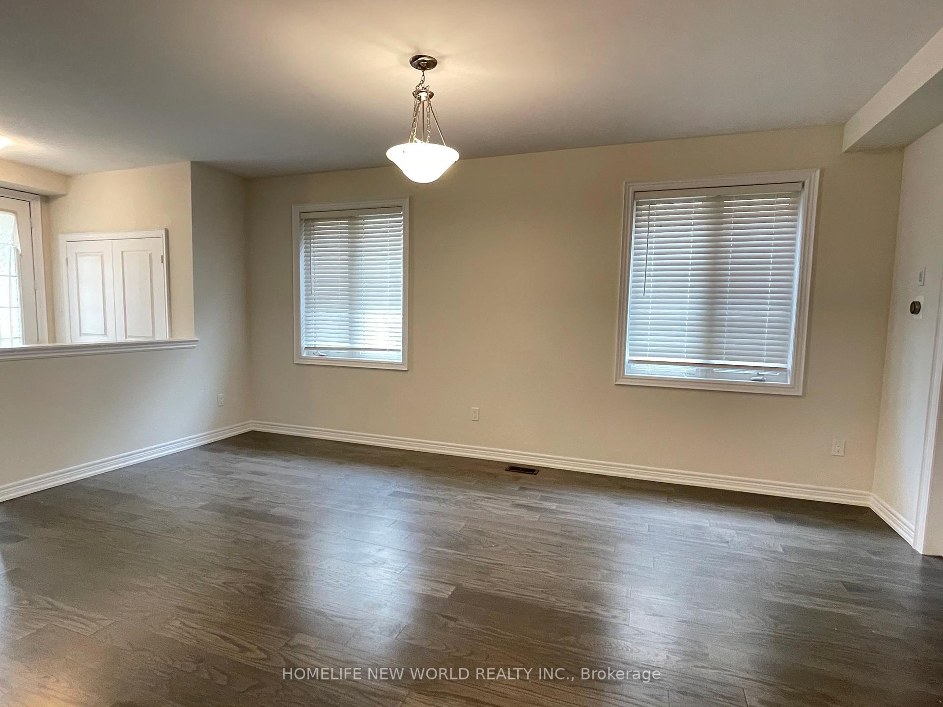 Photo 5 of 256 Conklin Crescent, Aurora, Rural Aurora — HOMEH