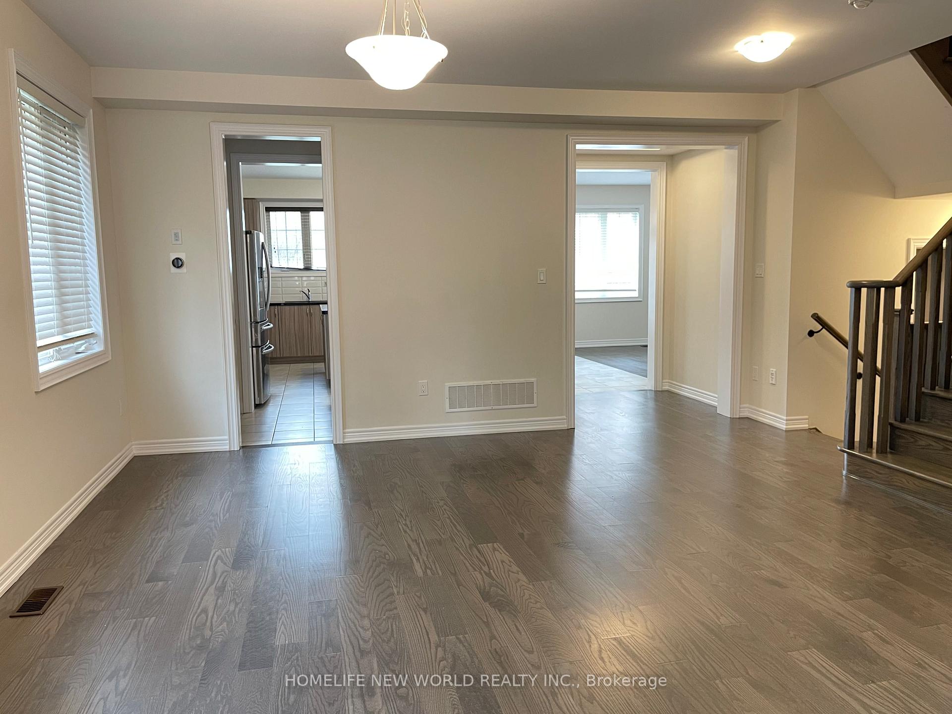 Photo 3 of 256 Conklin Crescent, Aurora, Rural Aurora — HOMEH