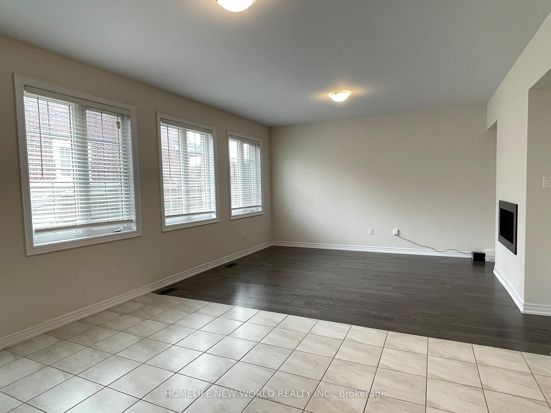 Photo 10 of 256 Conklin Crescent, Aurora, Rural Aurora — HOMEH